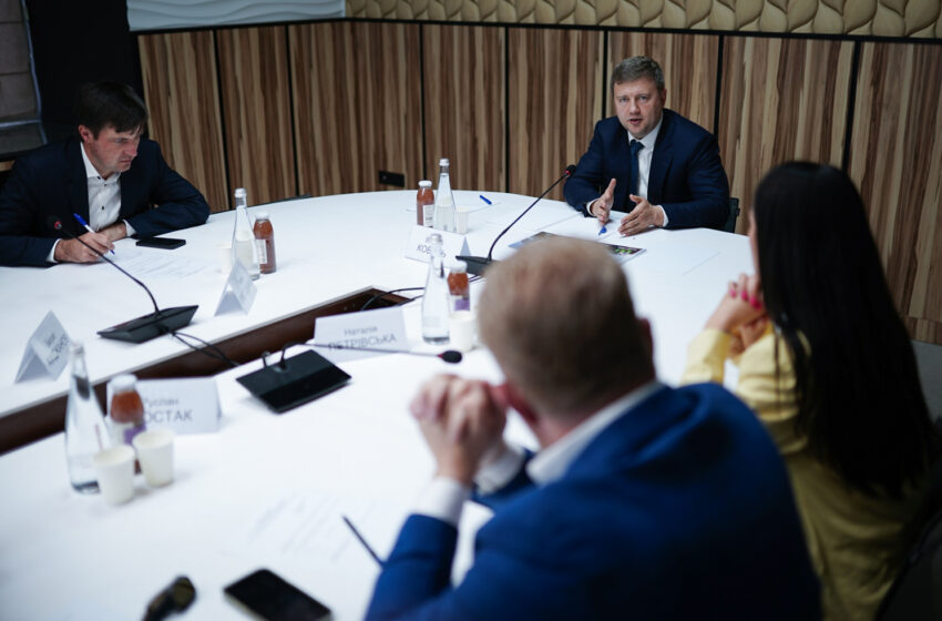  Віталій Коваль обговорив з представниками продовольчого рітейлу розбудову системи овочесховищ